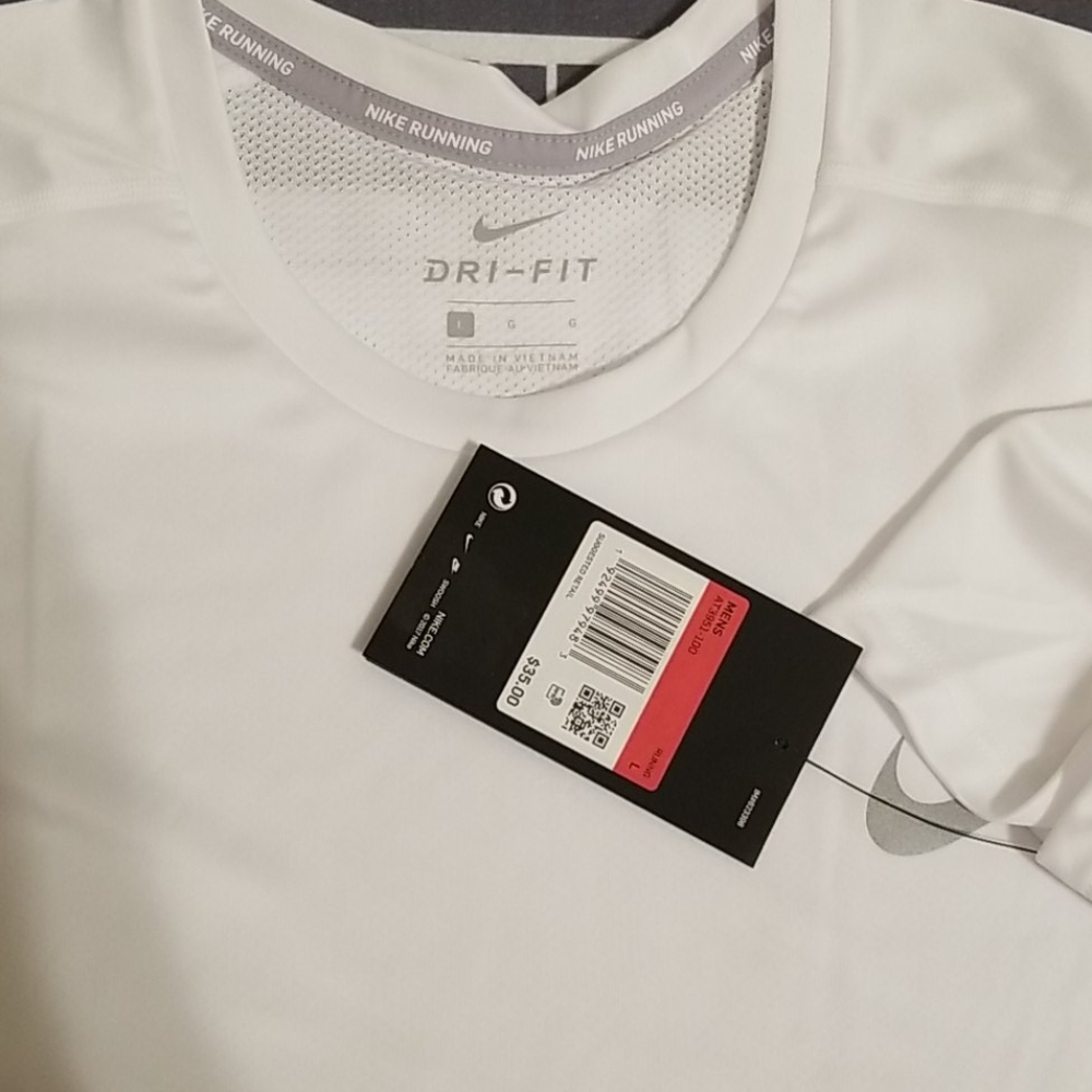 Nike Shirt - Picture 3 of 4
